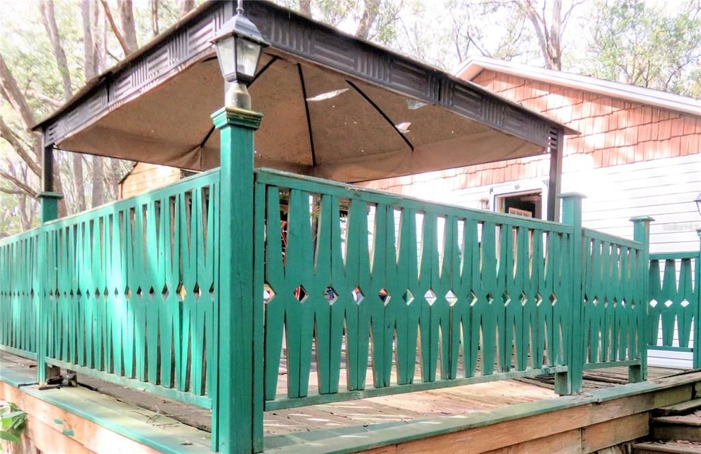 For Sale: $199,999 (2 beds, 1 baths, 864 Square Feet)