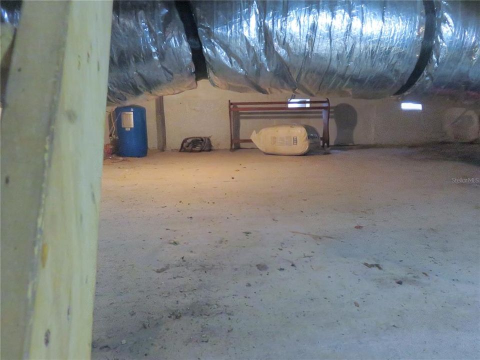 For Sale: $199,999 (2 beds, 1 baths, 864 Square Feet)