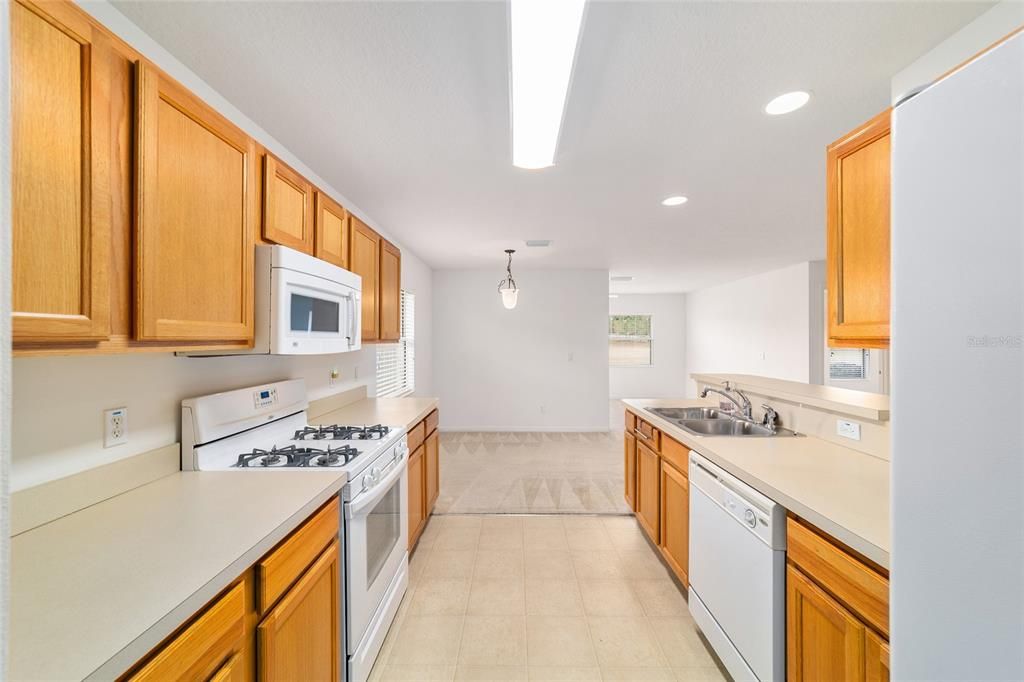 For Sale: $220,000 (2 beds, 2 baths, 1420 Square Feet)