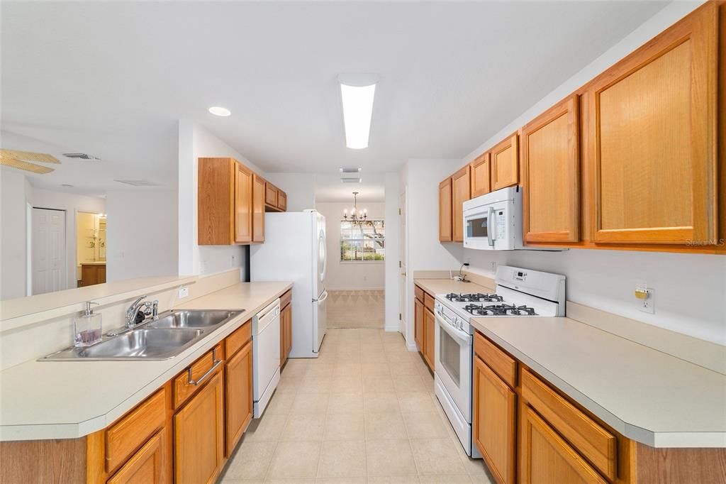 For Sale: $220,000 (2 beds, 2 baths, 1420 Square Feet)