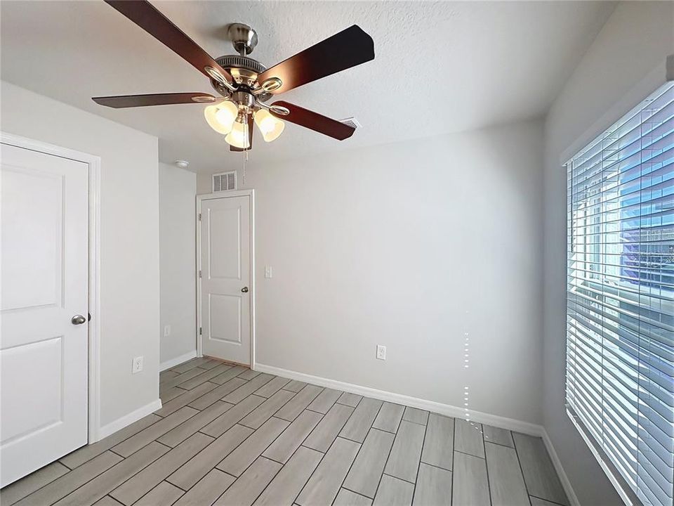 На продажу: $325,000 (4 спален, 2 ванн, 1406 Квадратных фут)