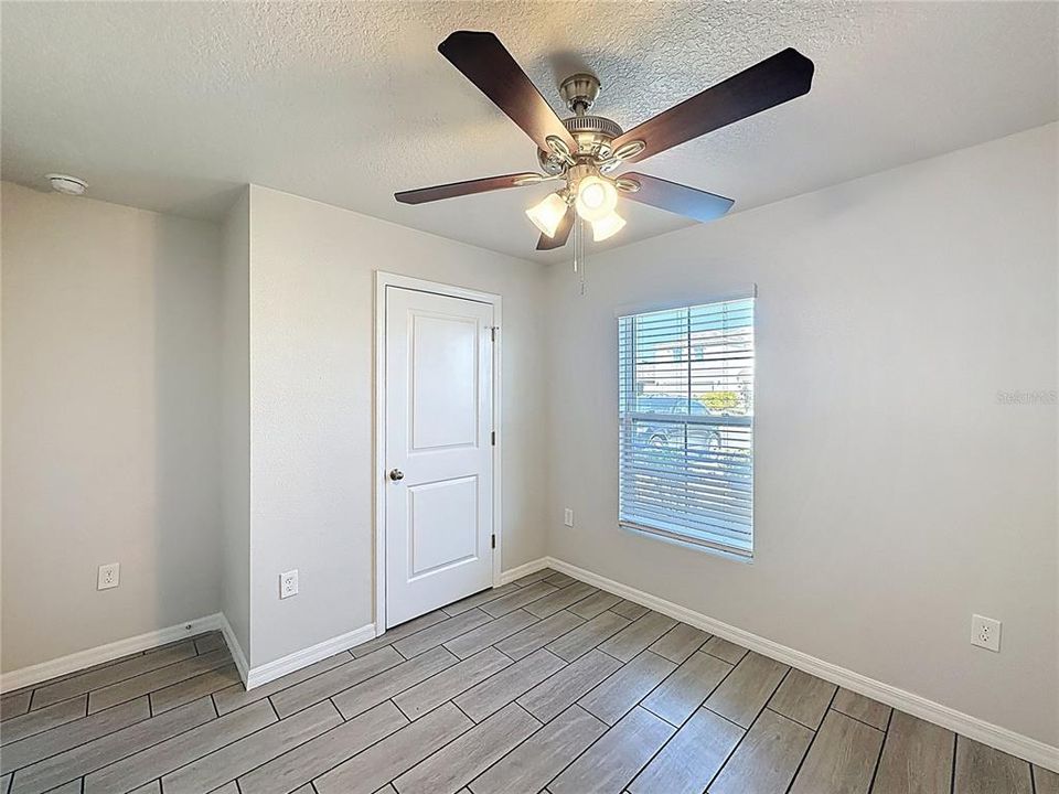 На продажу: $325,000 (4 спален, 2 ванн, 1406 Квадратных фут)