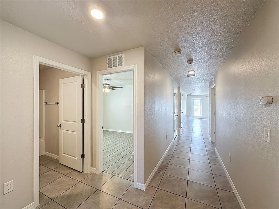 На продажу: $325,000 (4 спален, 2 ванн, 1406 Квадратных фут)