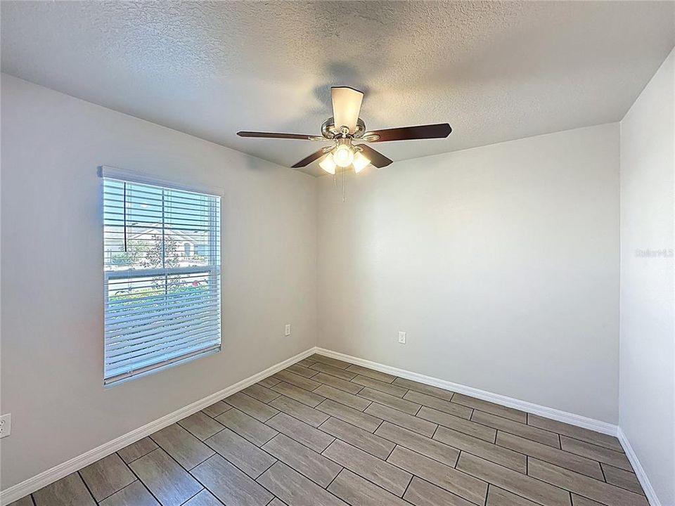 На продажу: $325,000 (4 спален, 2 ванн, 1406 Квадратных фут)