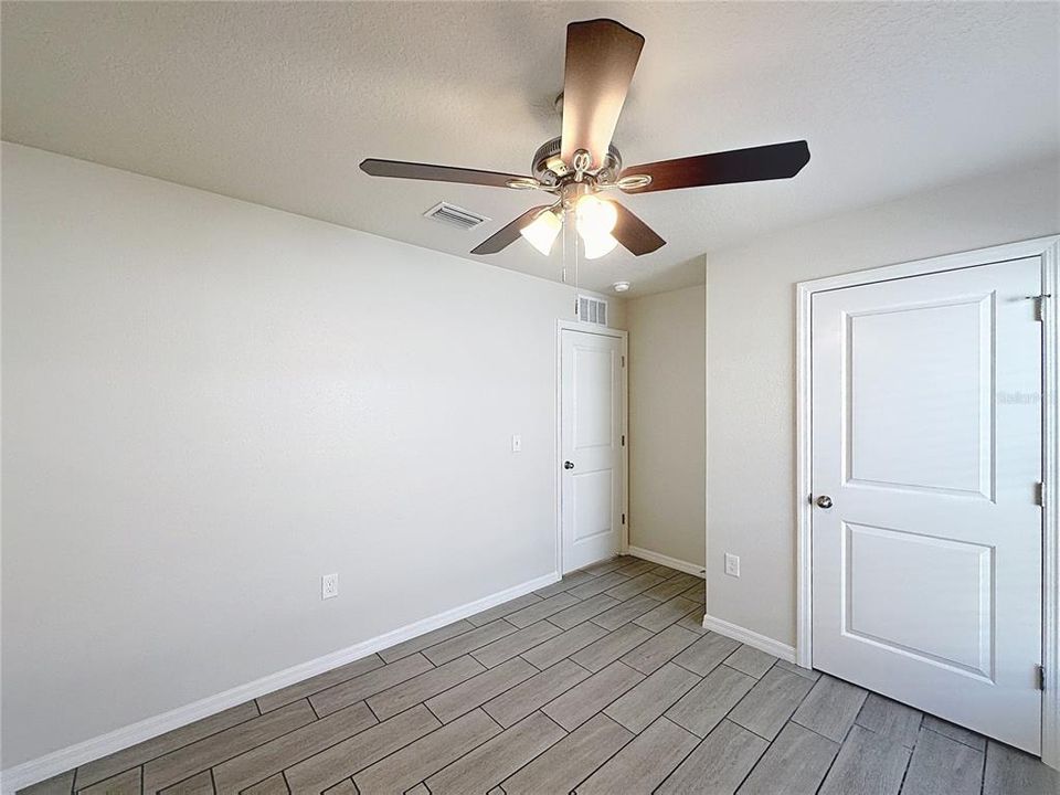 На продажу: $325,000 (4 спален, 2 ванн, 1406 Квадратных фут)