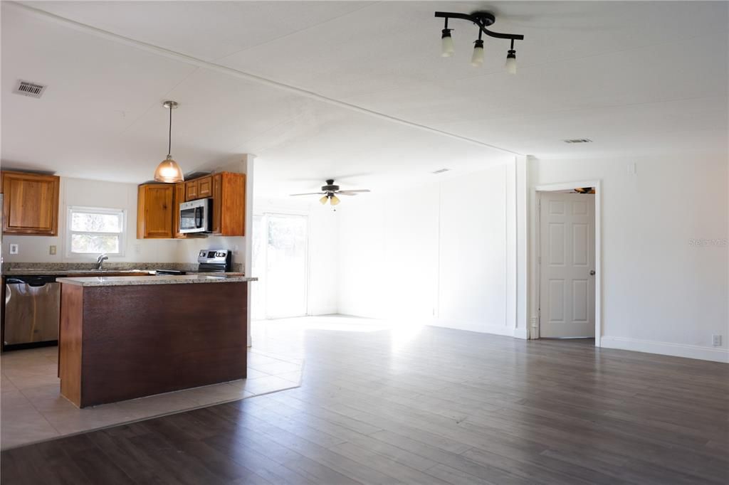 На продажу: $324,900 (4 спален, 2 ванн, 1782 Квадратных фут)