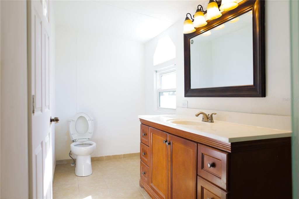 На продажу: $324,900 (4 спален, 2 ванн, 1782 Квадратных фут)