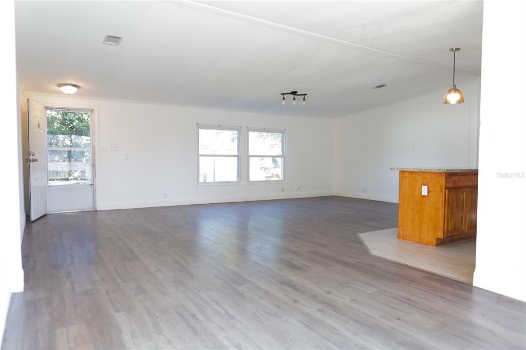 На продажу: $324,900 (4 спален, 2 ванн, 1782 Квадратных фут)