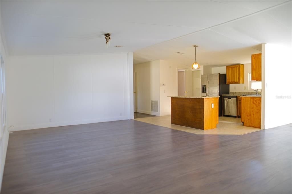 На продажу: $324,900 (4 спален, 2 ванн, 1782 Квадратных фут)