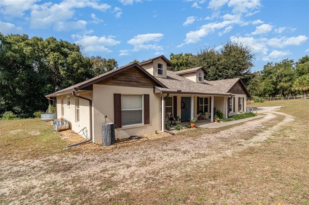 For Sale: $1,400,000 (3 beds, 2 baths, 1900 Square Feet)
