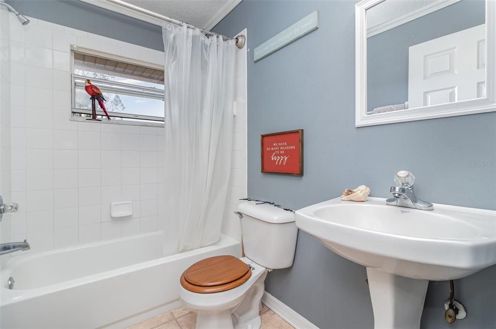 For Sale: $1,400,000 (3 beds, 2 baths, 1900 Square Feet)