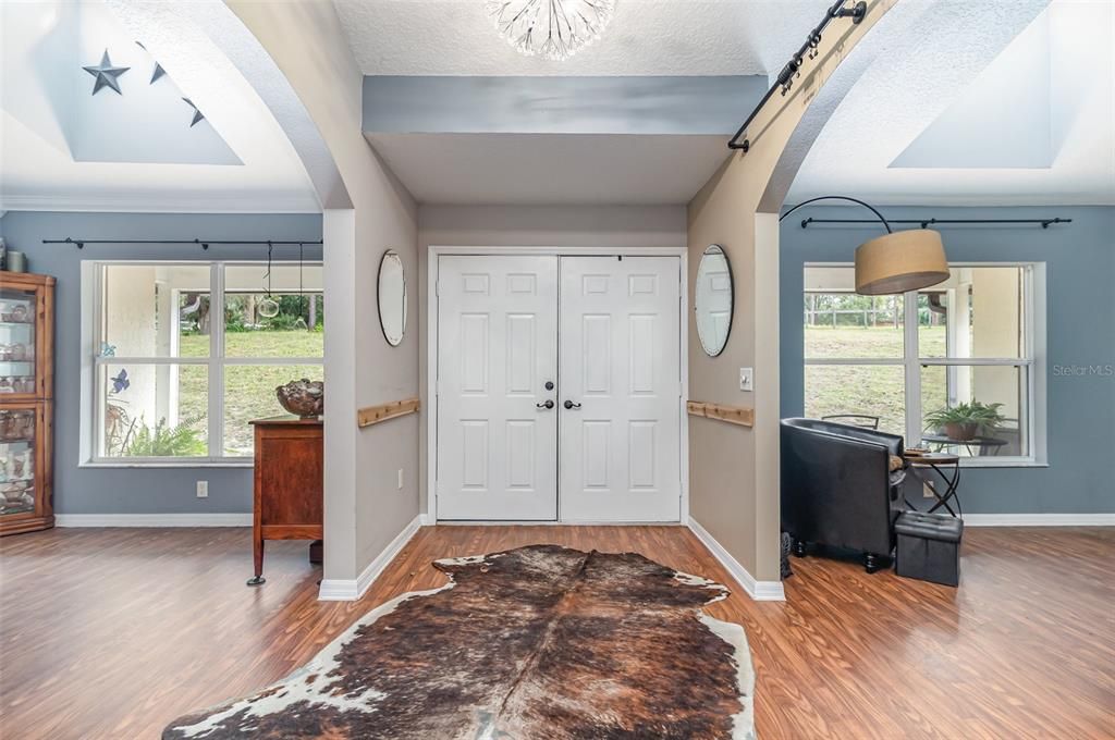 For Sale: $1,400,000 (3 beds, 2 baths, 1900 Square Feet)