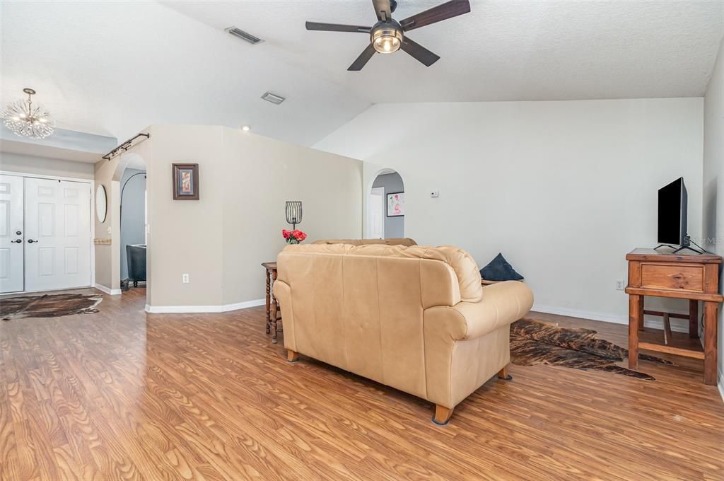 For Sale: $1,400,000 (3 beds, 2 baths, 1900 Square Feet)