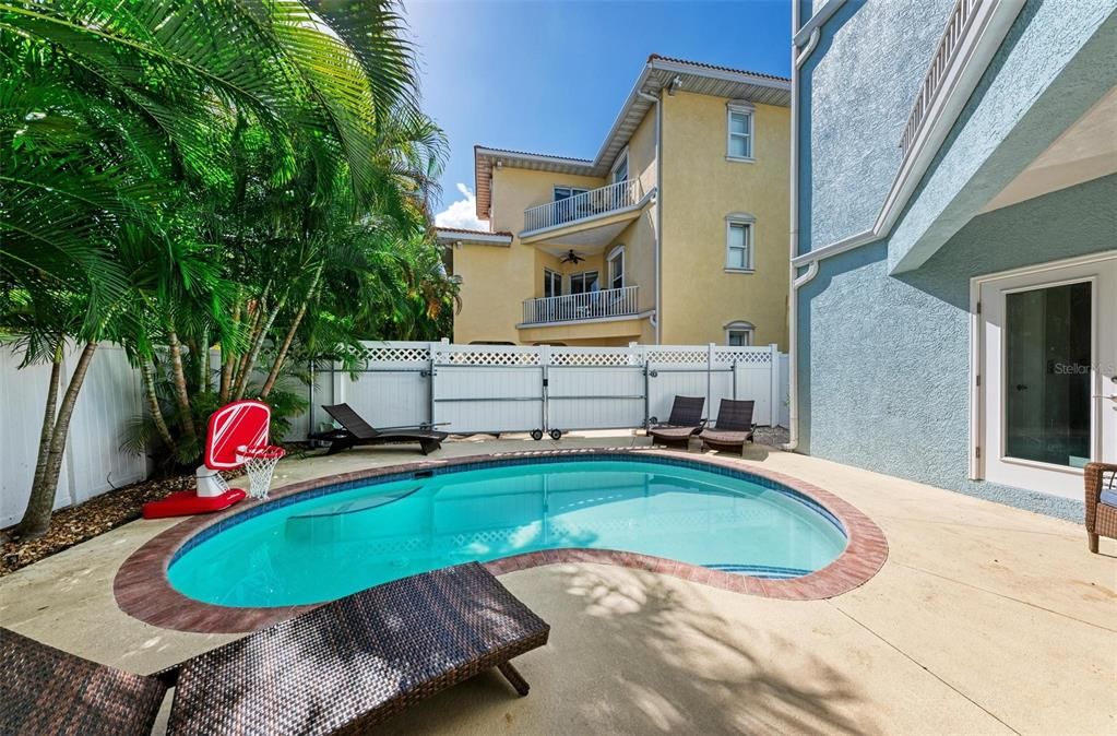 For Sale: $1,765,000 (3 beds, 3 baths, 2703 Square Feet)