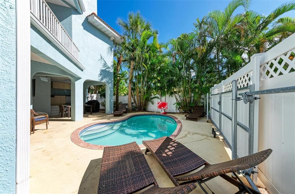 For Sale: $1,765,000 (3 beds, 3 baths, 2703 Square Feet)