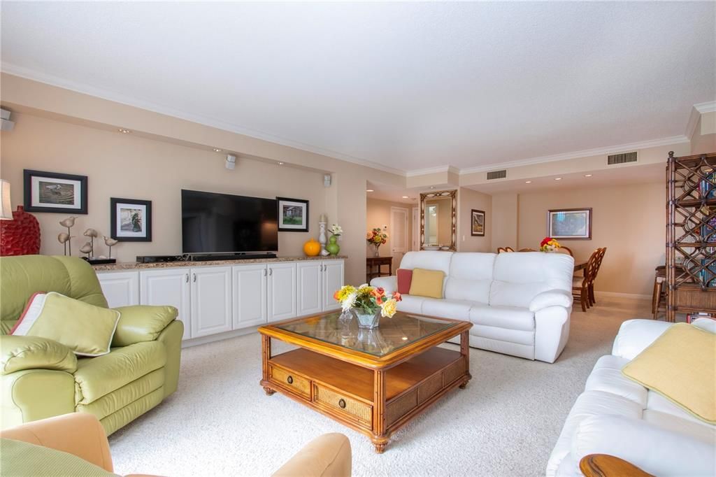 For Sale: $895,000 (2 beds, 2 baths, 1421 Square Feet)