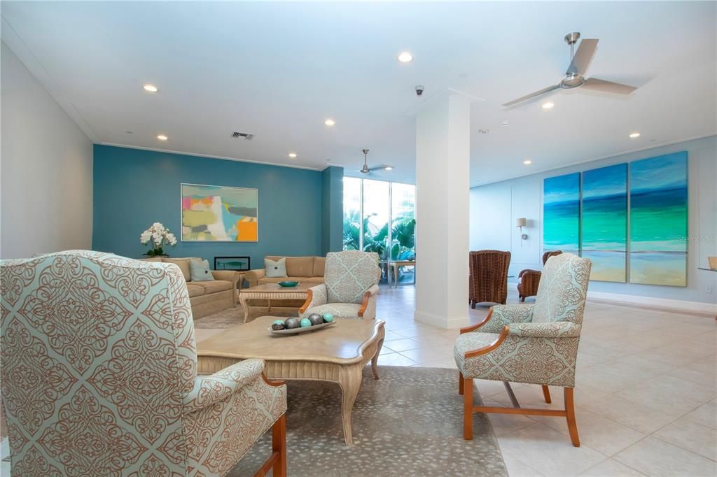 For Sale: $895,000 (2 beds, 2 baths, 1421 Square Feet)