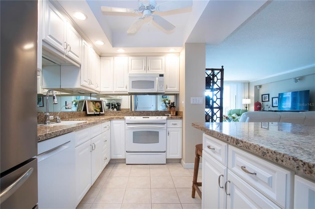 For Sale: $895,000 (2 beds, 2 baths, 1421 Square Feet)