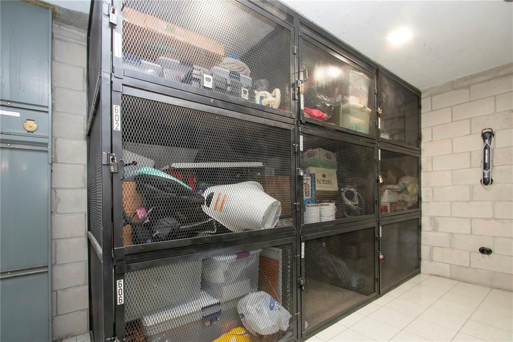 For Sale: $895,000 (2 beds, 2 baths, 1421 Square Feet)