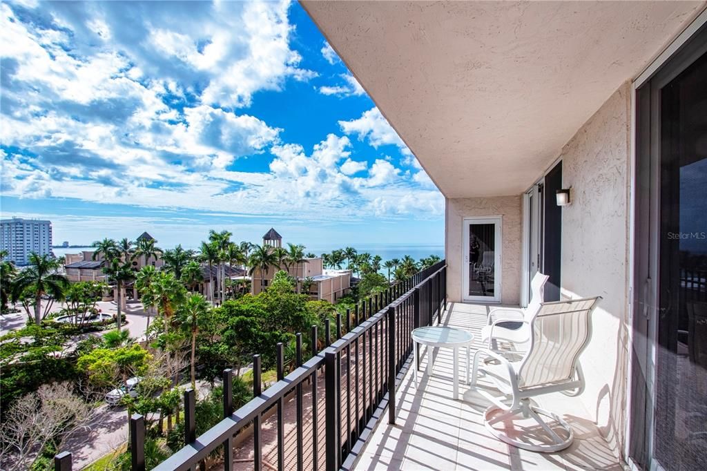 For Sale: $895,000 (2 beds, 2 baths, 1421 Square Feet)