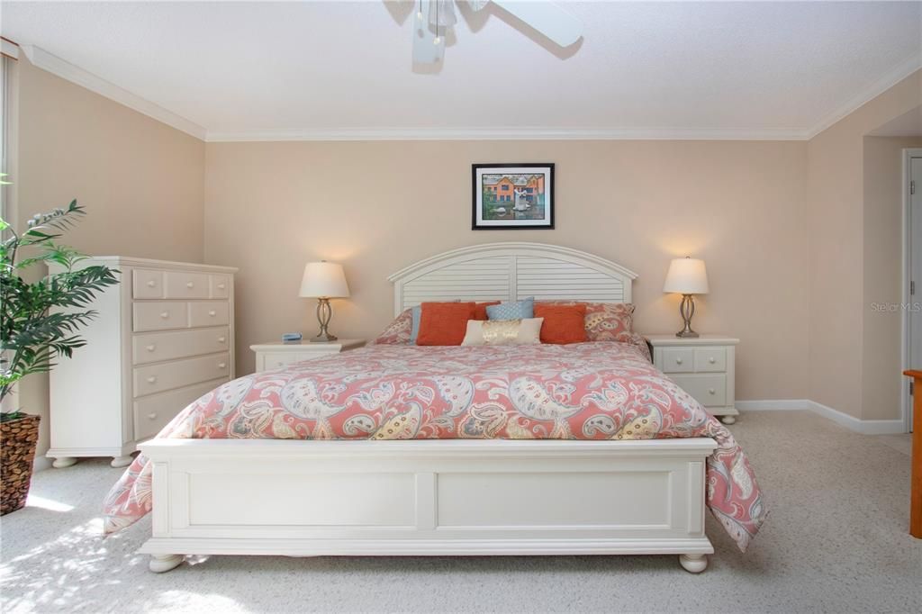 For Sale: $895,000 (2 beds, 2 baths, 1421 Square Feet)