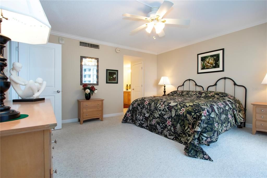 For Sale: $895,000 (2 beds, 2 baths, 1421 Square Feet)