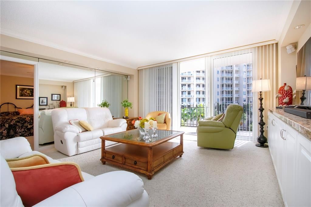 For Sale: $895,000 (2 beds, 2 baths, 1421 Square Feet)