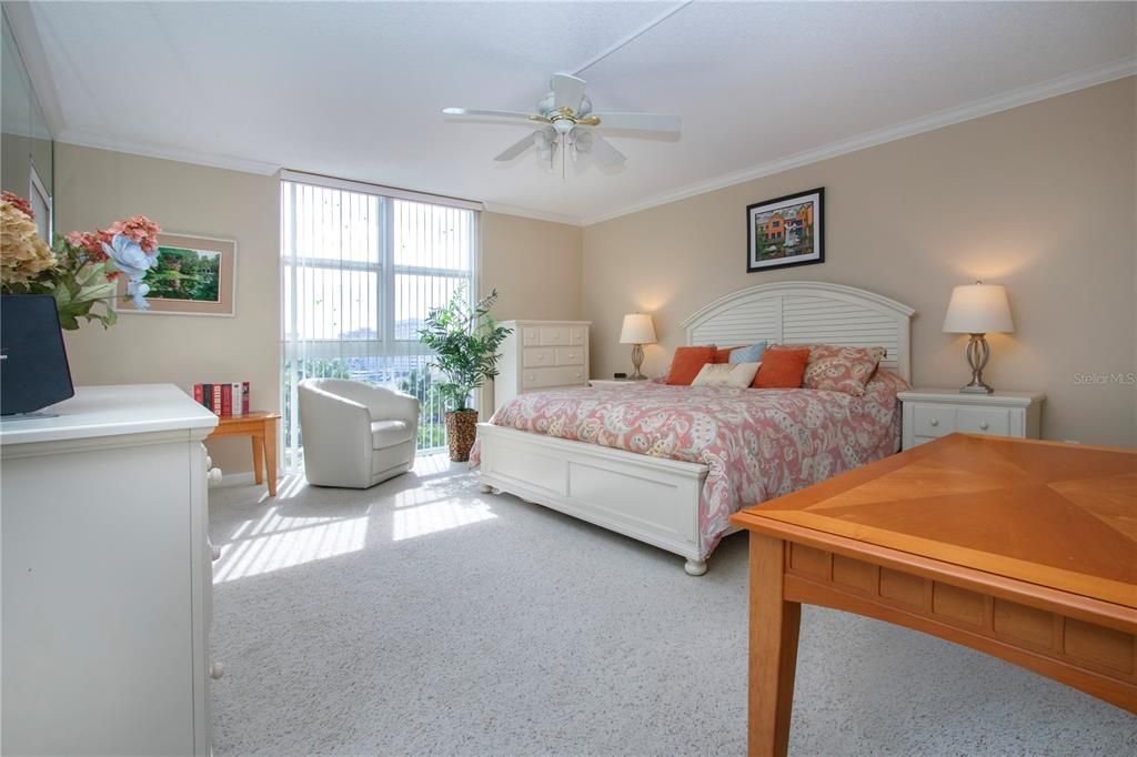 For Sale: $895,000 (2 beds, 2 baths, 1421 Square Feet)