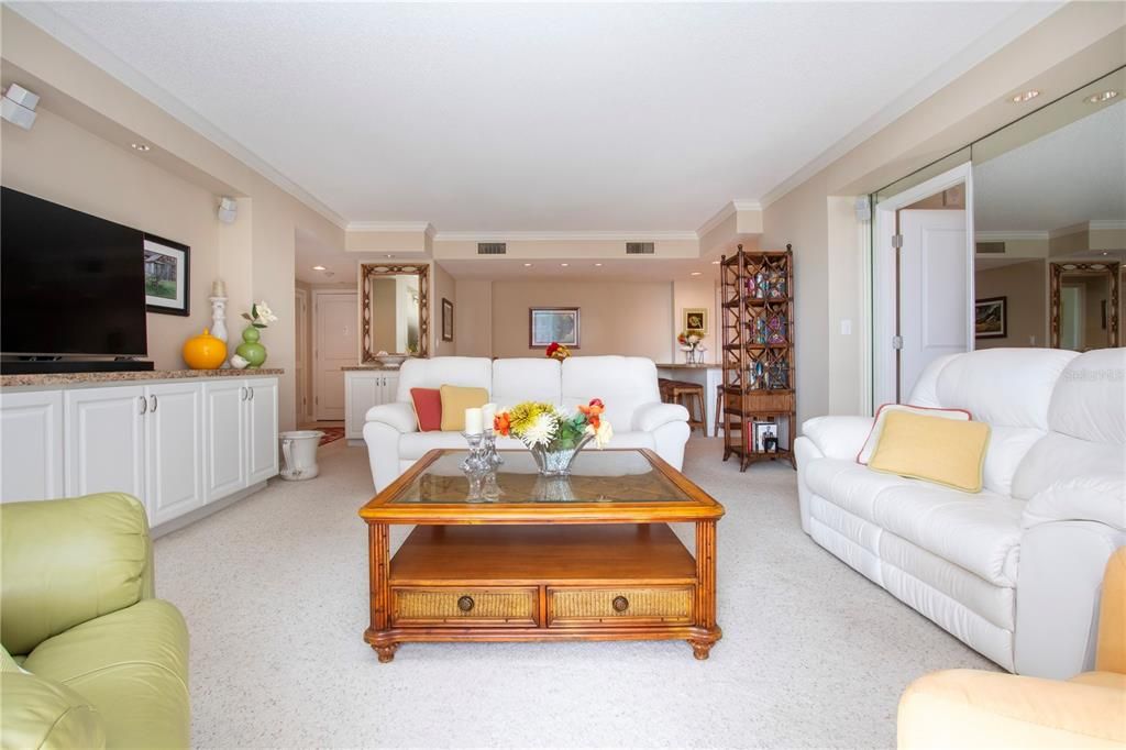 For Sale: $895,000 (2 beds, 2 baths, 1421 Square Feet)