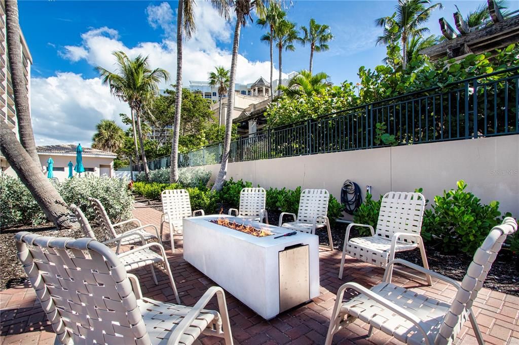 For Sale: $895,000 (2 beds, 2 baths, 1421 Square Feet)