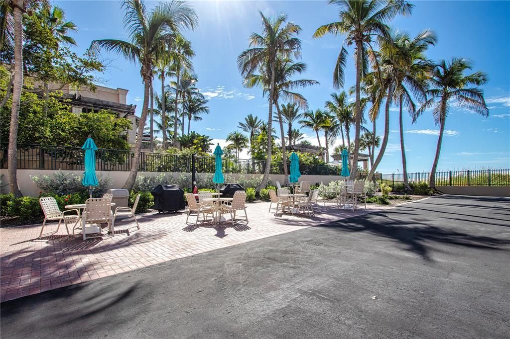 For Sale: $895,000 (2 beds, 2 baths, 1421 Square Feet)