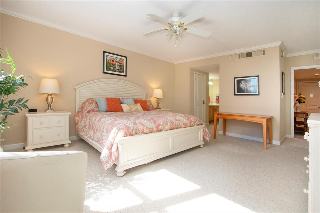 For Sale: $895,000 (2 beds, 2 baths, 1421 Square Feet)