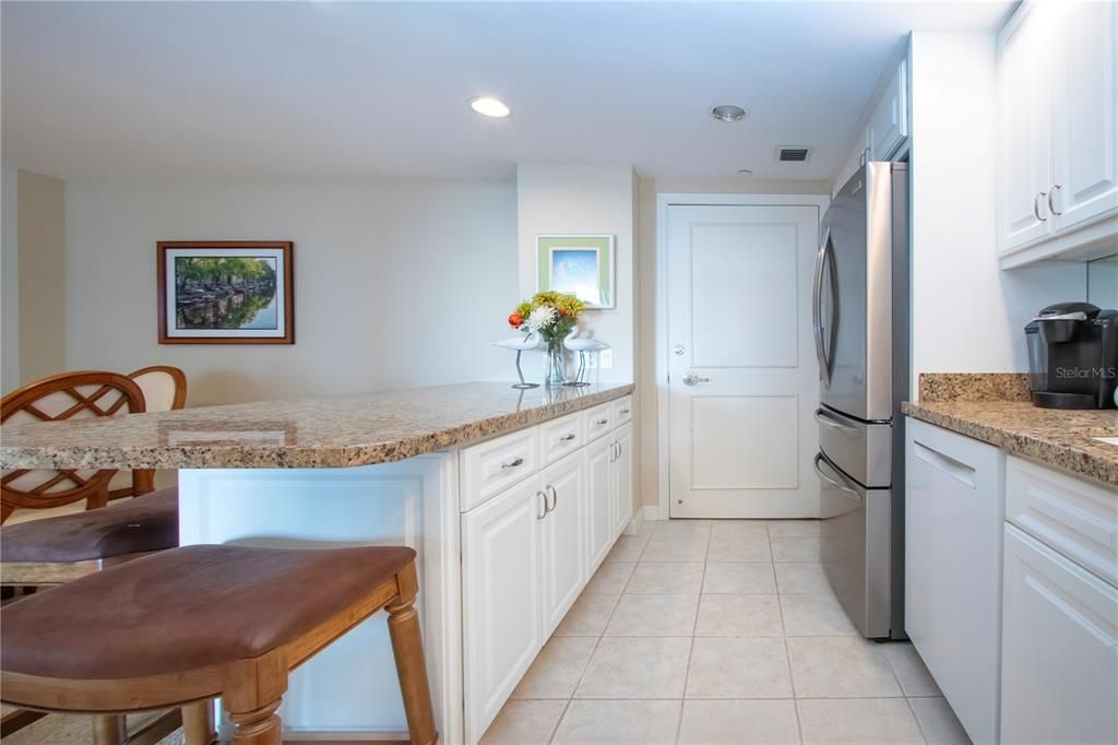 For Sale: $895,000 (2 beds, 2 baths, 1421 Square Feet)