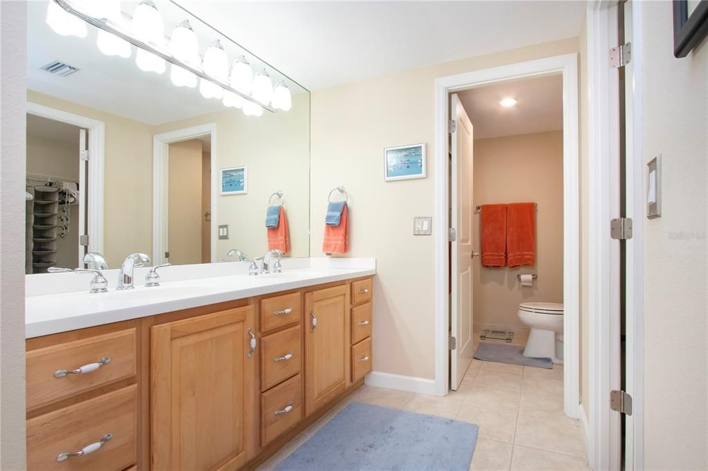 For Sale: $895,000 (2 beds, 2 baths, 1421 Square Feet)