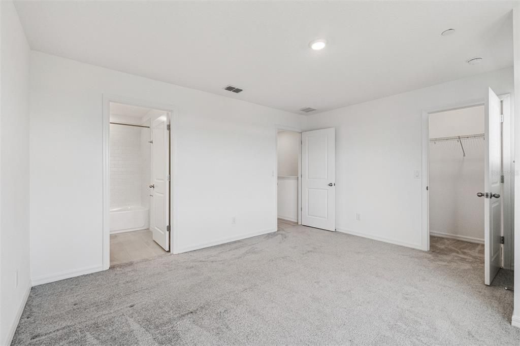 For Rent: $3,200 (3 beds, 3 baths, 2016 Square Feet)