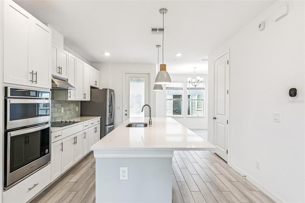 For Rent: $3,200 (3 beds, 3 baths, 2016 Square Feet)