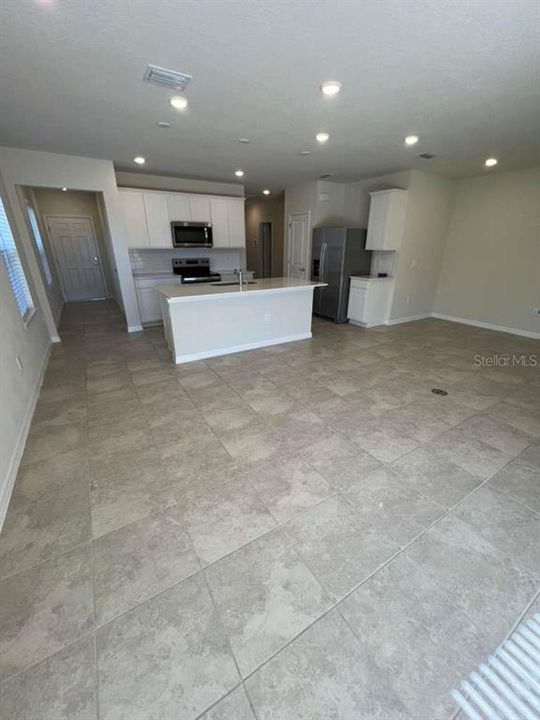 For Rent: $2,500 (4 beds, 2 baths, 4482 Square Feet)