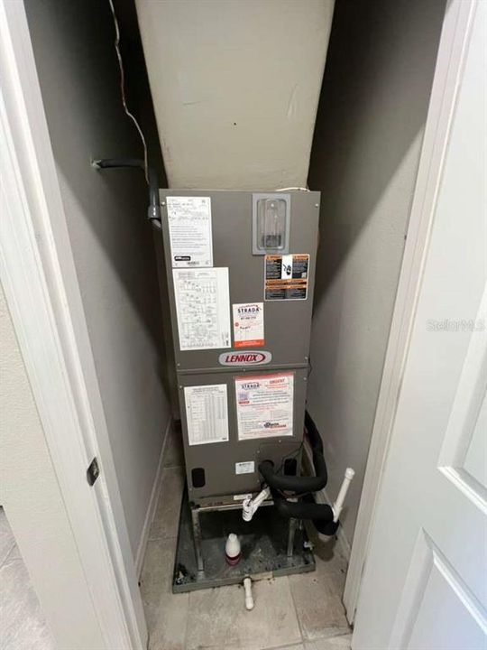 For Rent: $2,500 (4 beds, 2 baths, 4482 Square Feet)