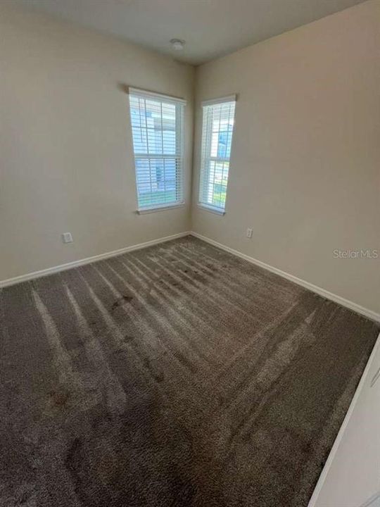 For Rent: $2,500 (4 beds, 2 baths, 4482 Square Feet)