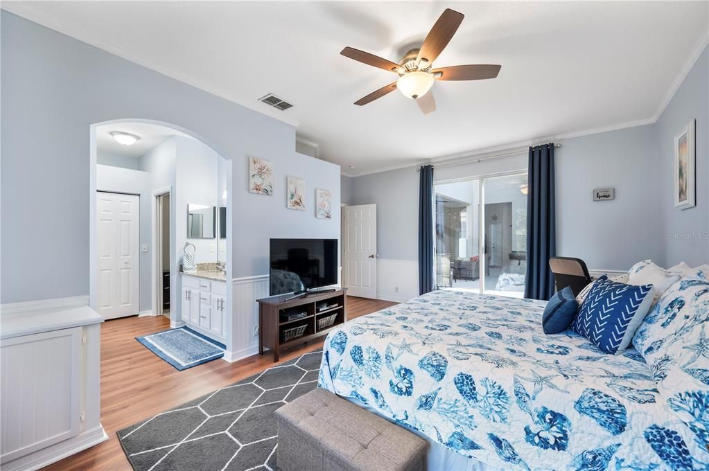 Activo con contrato: $365,000 (3 camas, 3 baños, 1819 Pies cuadrados)