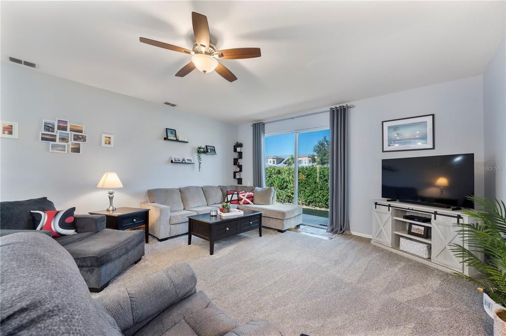 Activo con contrato: $365,000 (3 camas, 3 baños, 1819 Pies cuadrados)