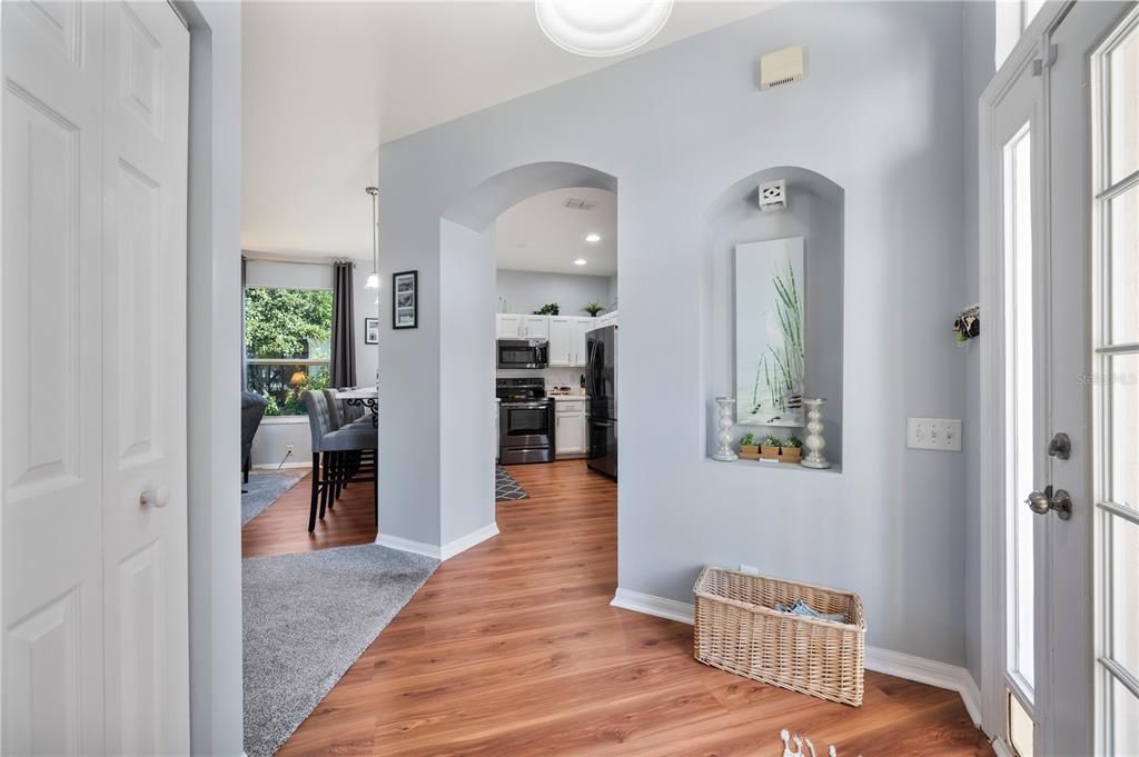 Activo con contrato: $365,000 (3 camas, 3 baños, 1819 Pies cuadrados)