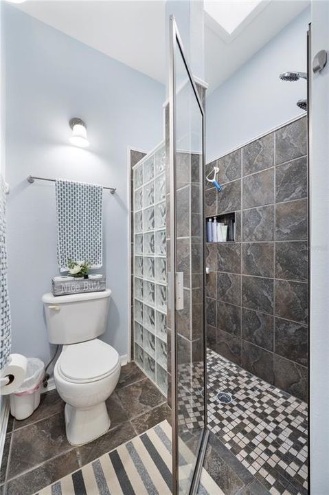 Activo con contrato: $365,000 (3 camas, 3 baños, 1819 Pies cuadrados)