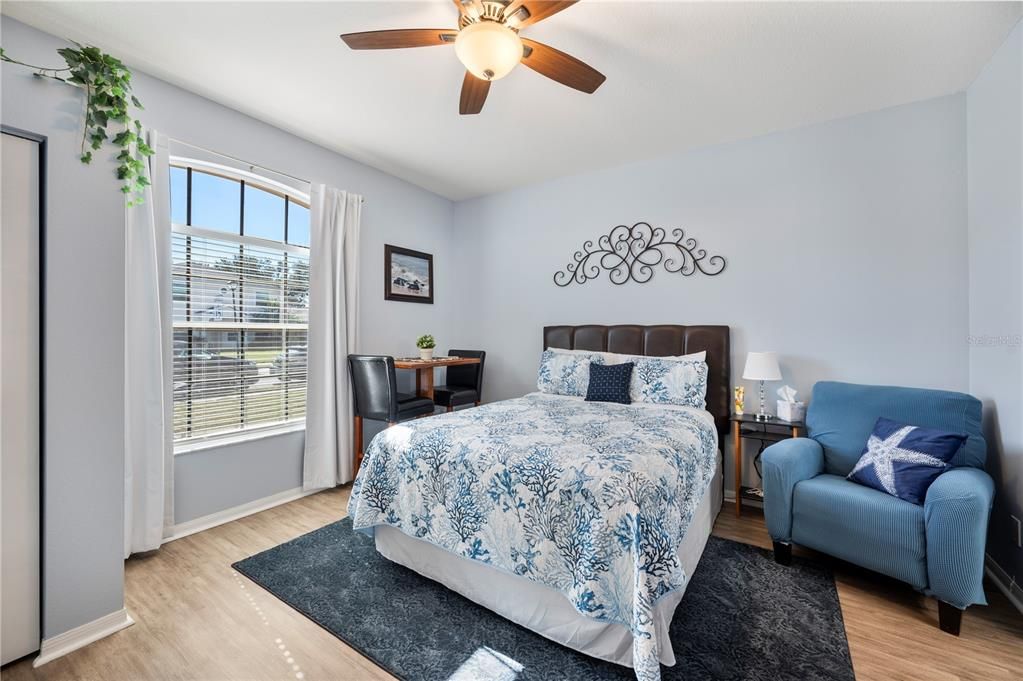 Activo con contrato: $365,000 (3 camas, 3 baños, 1819 Pies cuadrados)