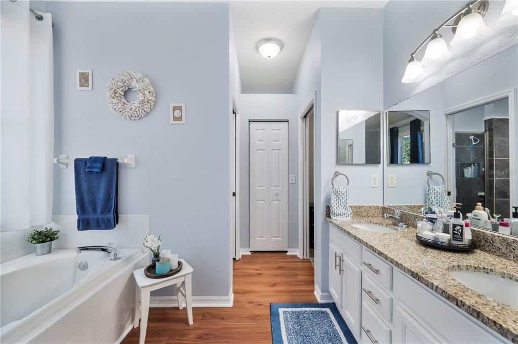 Activo con contrato: $365,000 (3 camas, 3 baños, 1819 Pies cuadrados)