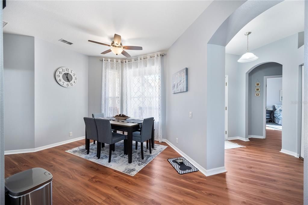 Activo con contrato: $365,000 (3 camas, 3 baños, 1819 Pies cuadrados)