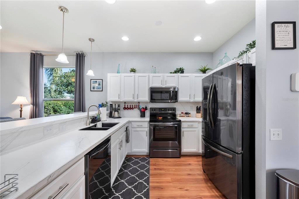 Activo con contrato: $365,000 (3 camas, 3 baños, 1819 Pies cuadrados)