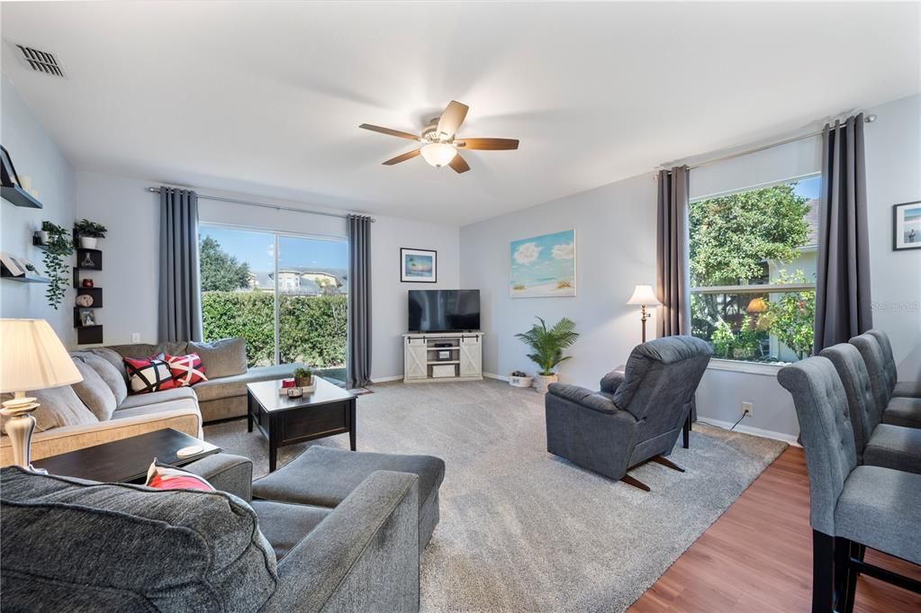 Activo con contrato: $365,000 (3 camas, 3 baños, 1819 Pies cuadrados)