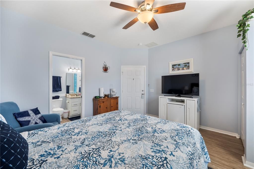 Activo con contrato: $365,000 (3 camas, 3 baños, 1819 Pies cuadrados)