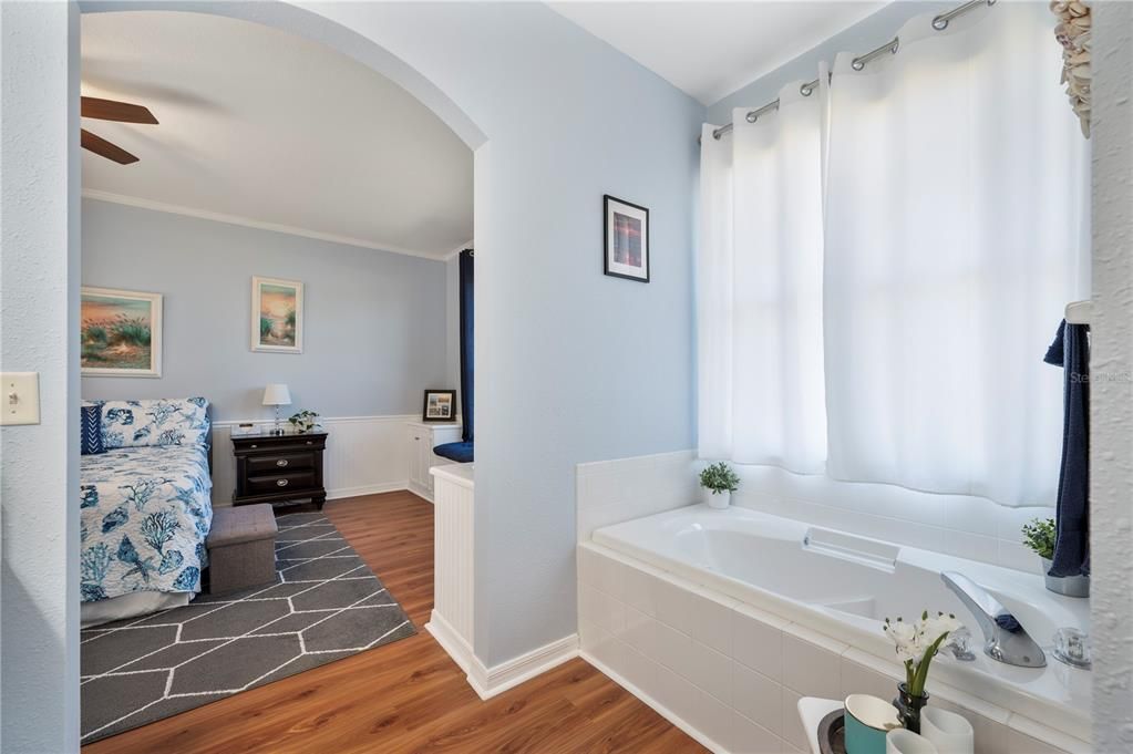 Activo con contrato: $365,000 (3 camas, 3 baños, 1819 Pies cuadrados)